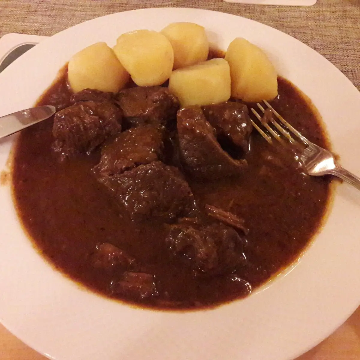 Rindsgullasch Mit Kartoffeln