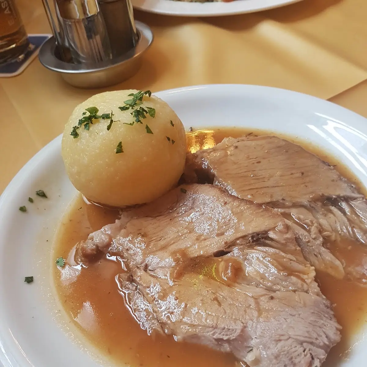 Schweinebraten Mit Knödel