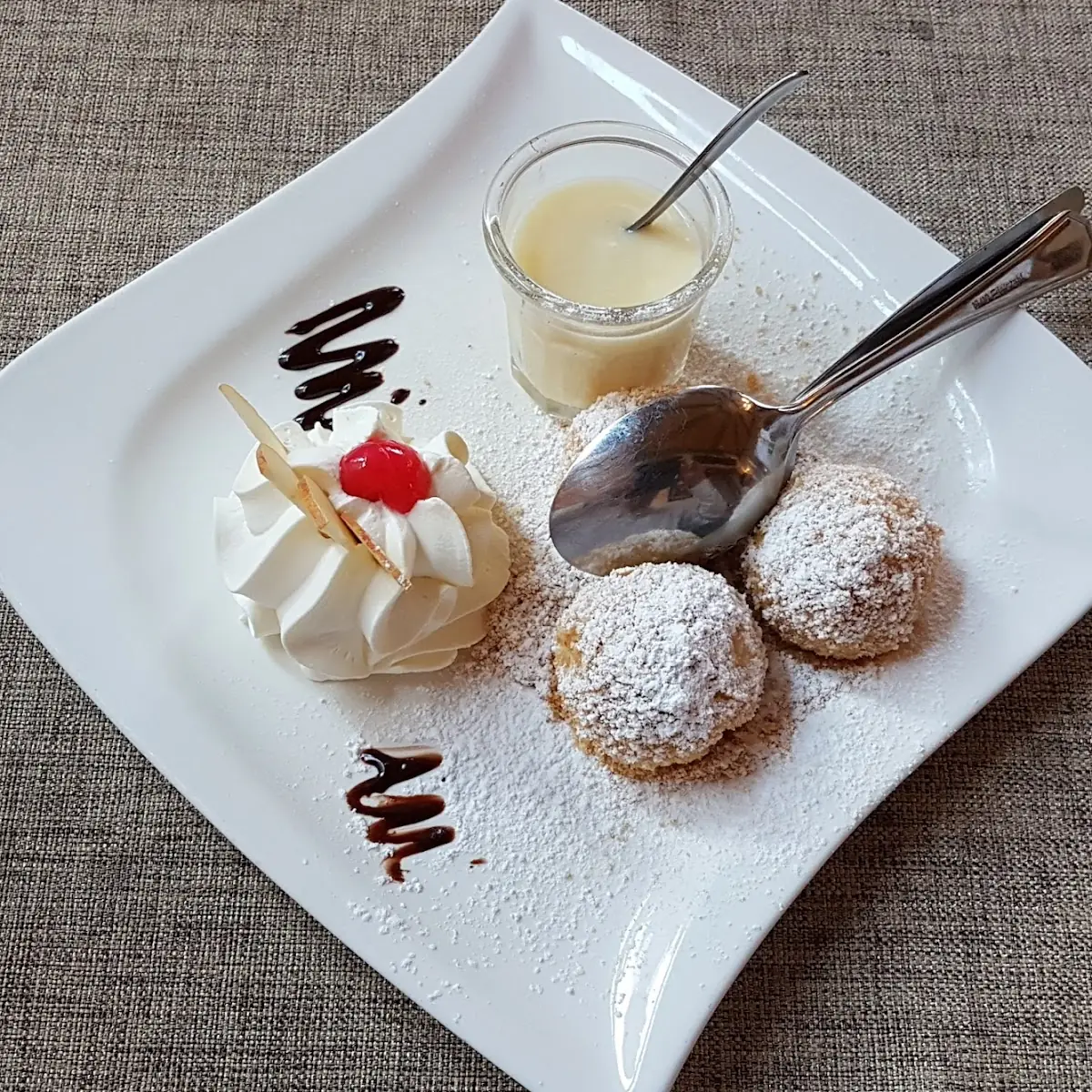 Topfen-nougat Knödel