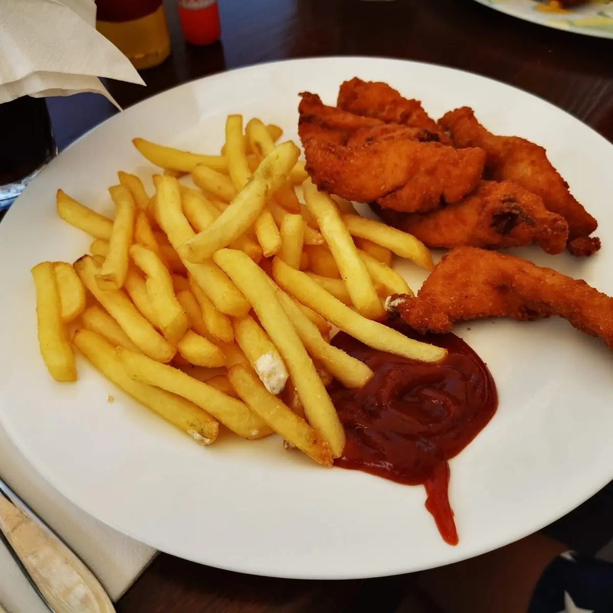 Hühnerstreifen Mit Pommes Frites