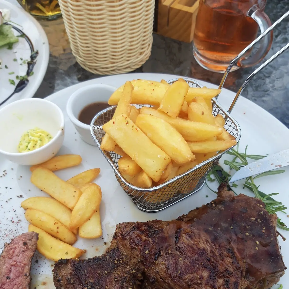 Rumpsteak Mit Steakpommes