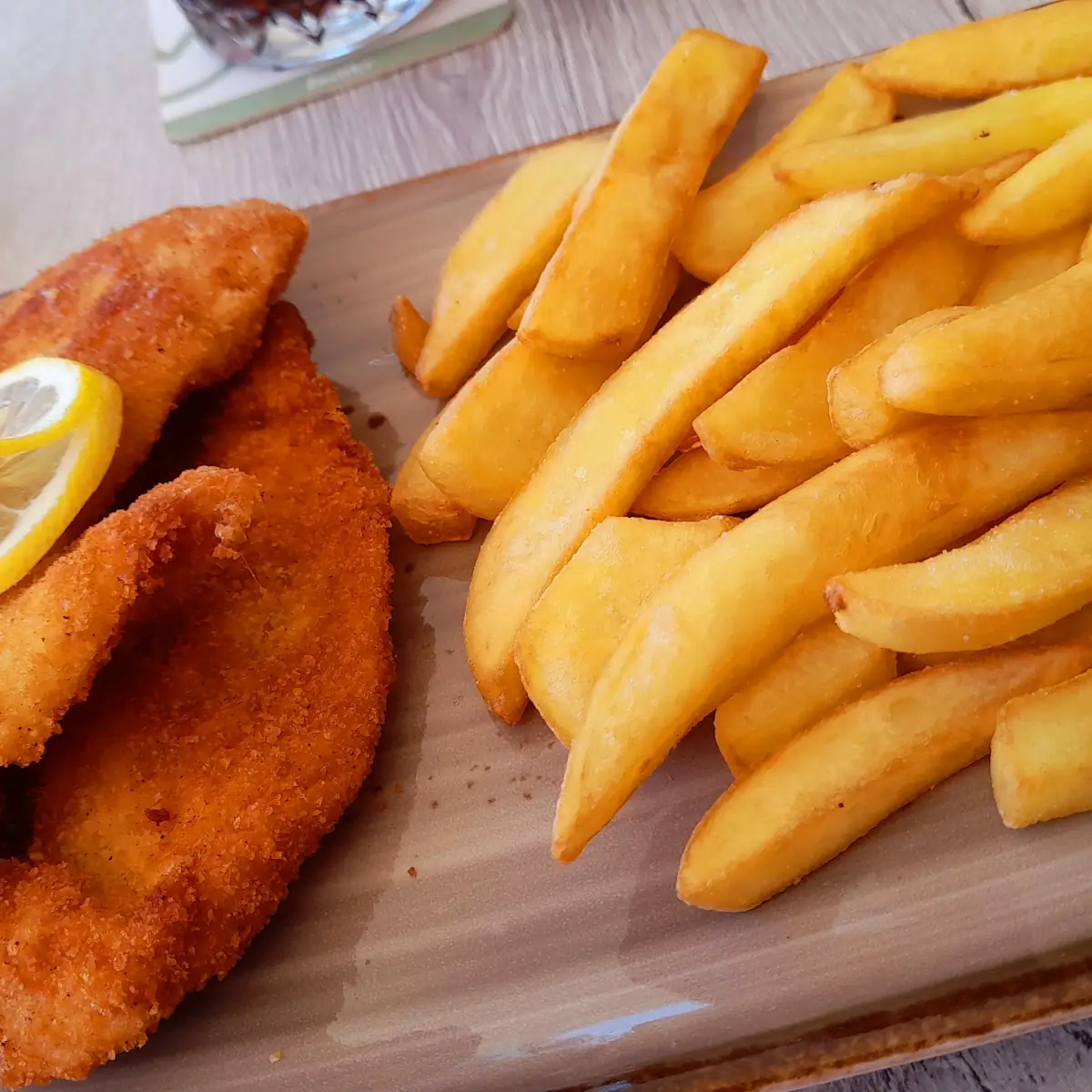 Hühnerschnitzel Mit Steakpommes