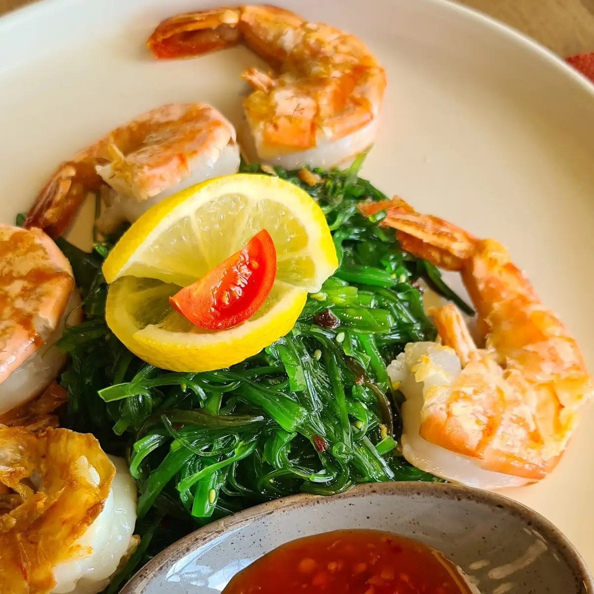 King Prawns Mit Wakame Und Sweet Chilisauce