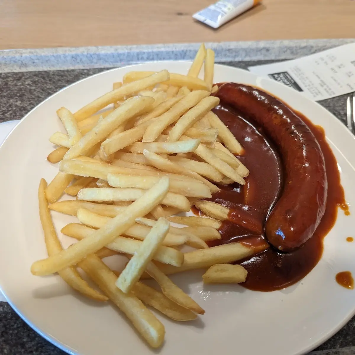 Currywurst Mit Pommes