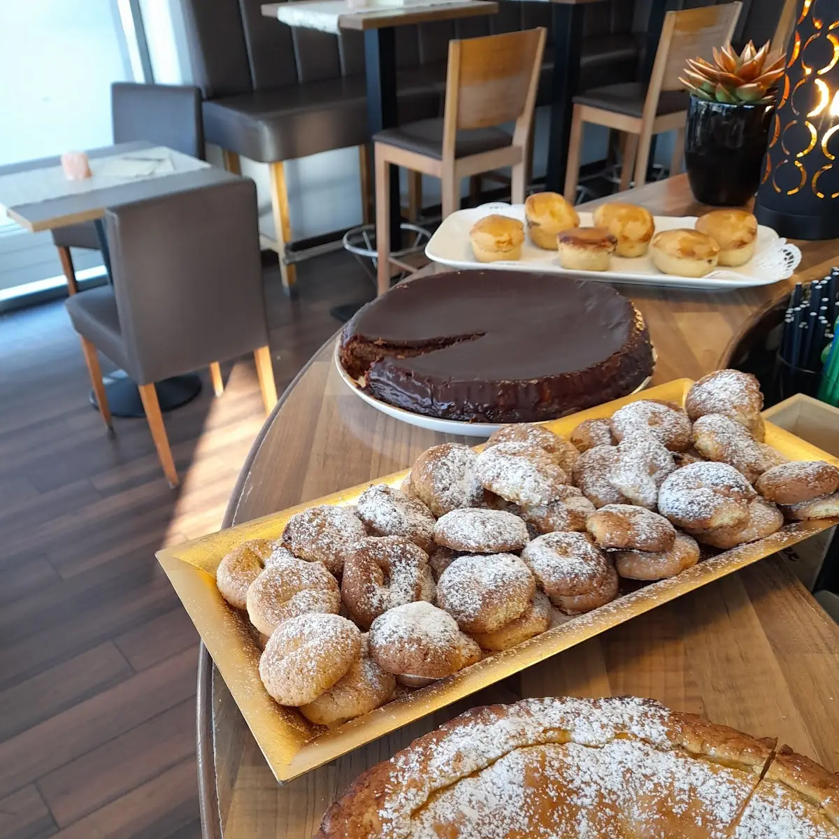 & Hausgemachte Kuchen Von Den Herrn Eugenio Calabrese