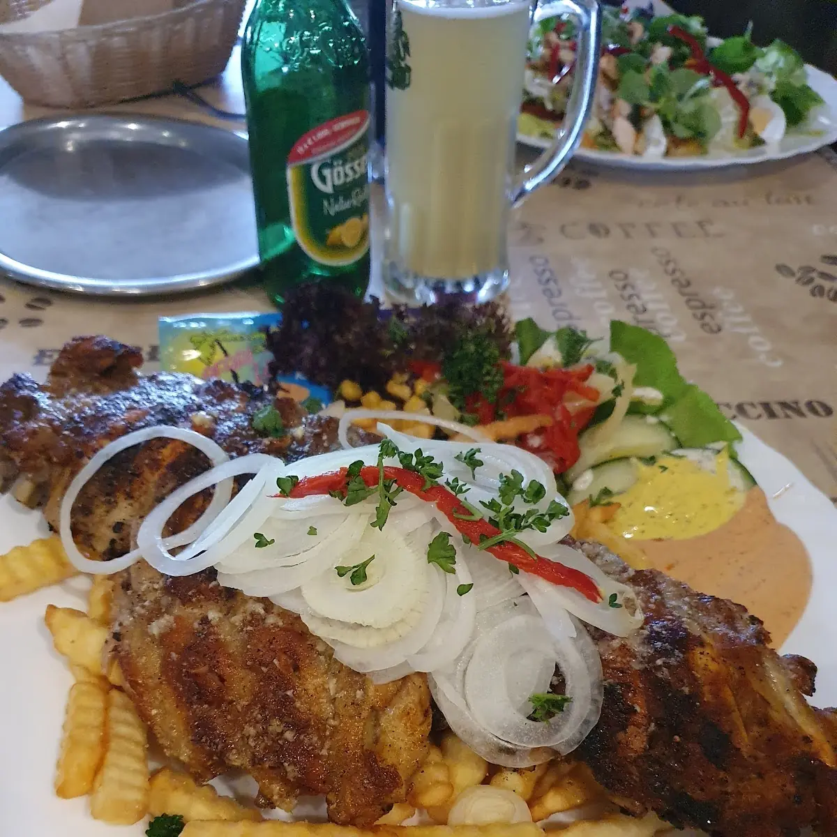 Hühnerstreifensalat Und Spare Ribs