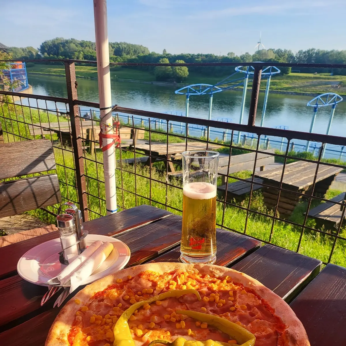 Pizza Provinciale Hauchdünn Reichlich Belegt Saftig Knusprig