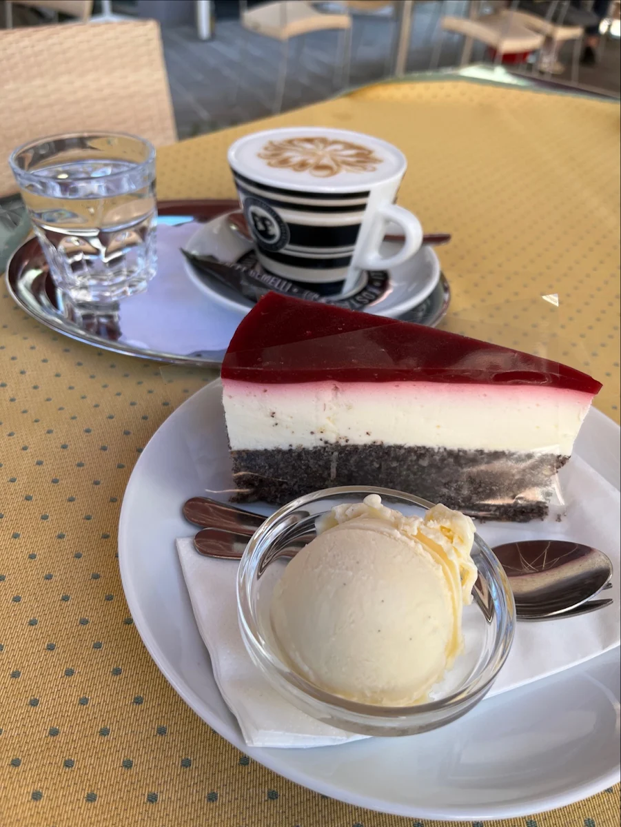 Mohntorte Mit Eis