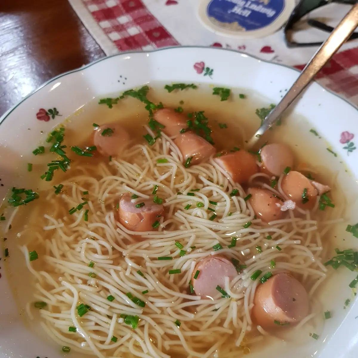 Nudelsuppe Mit Würstl