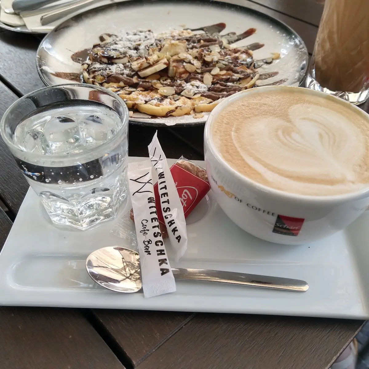 Kaffee Latte Und Dahinter Waffeln Mit Banane