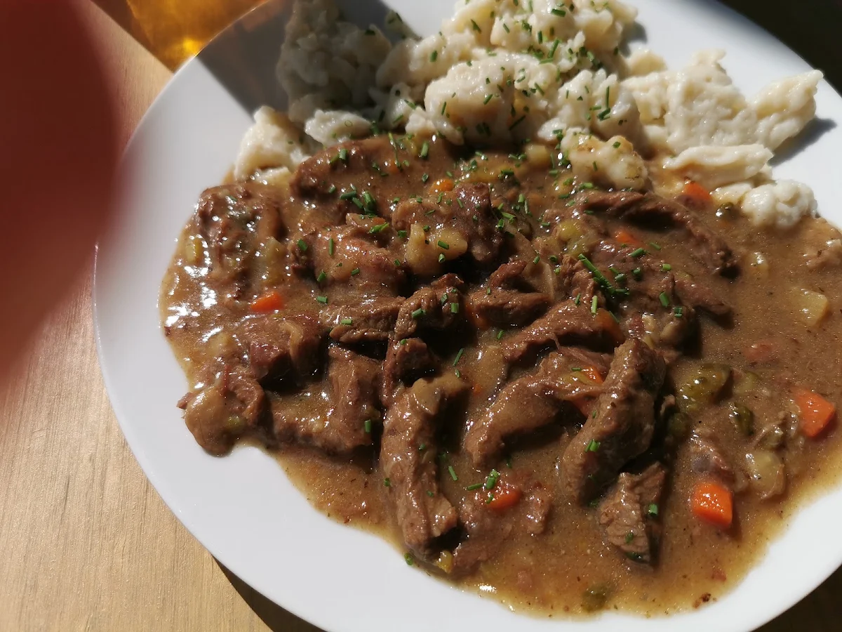 Rindfleisch Stroganoff Mit Spätzle Und Gemüse