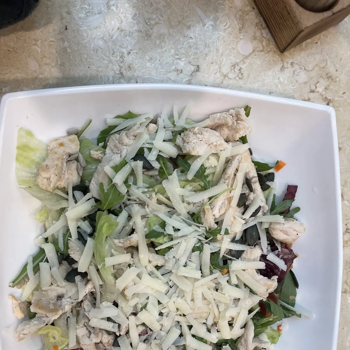 Salat Mit Huhn Kürbiskerne Und Parmesan