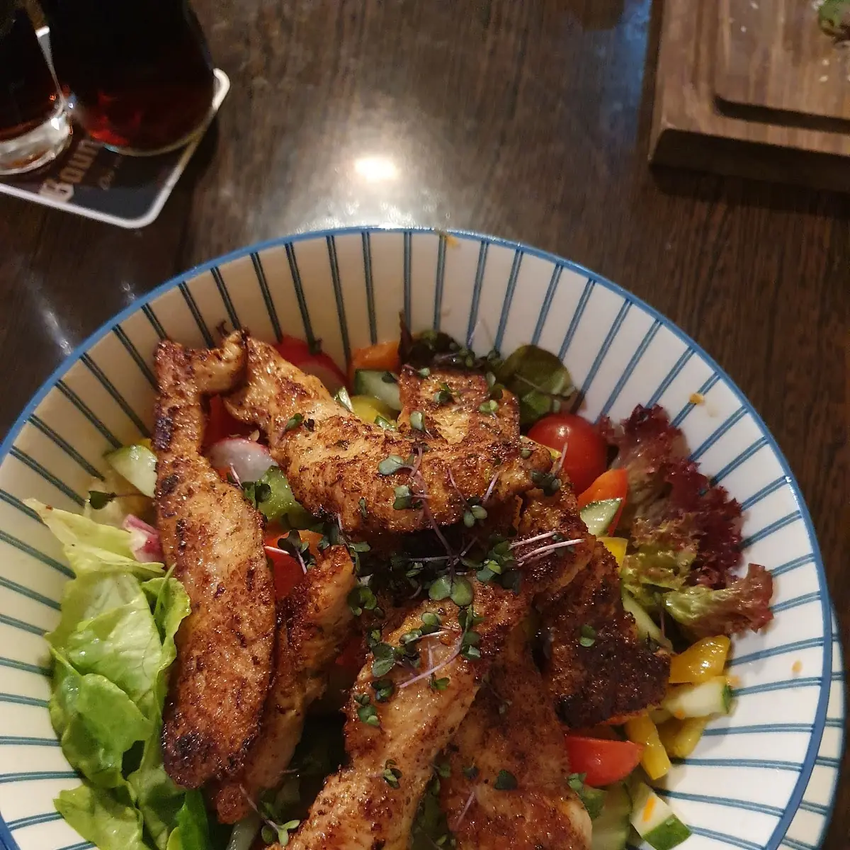 Salatteller Mit Gegrilltem Hähnchen