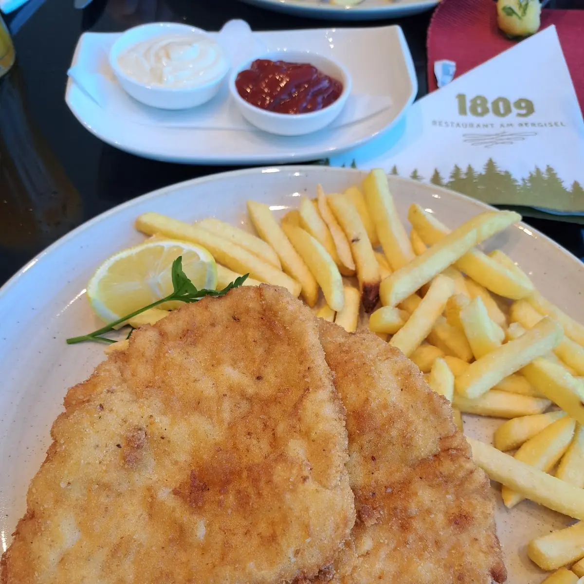 Wiener Schnitzel Mit Portion Pommes