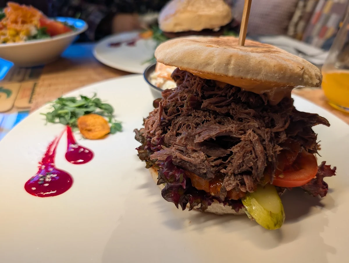 Pulled Beef Burger