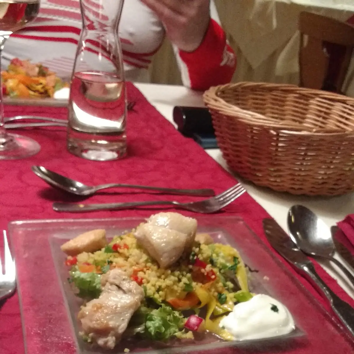 Hähnchen Mit Couscous Und Salat