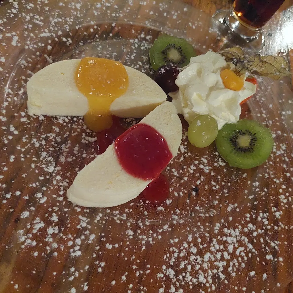 Griesflammerie Auf Fruchtspiegel