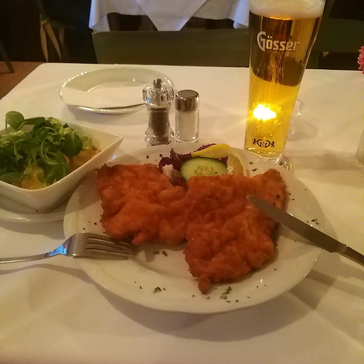 Wiener Schnitzel Mit Kartoffel-vogerl-salat & Bier