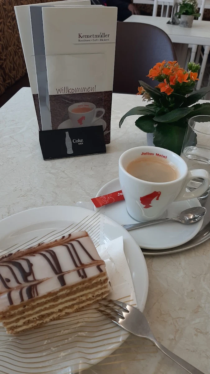 Cappuccino Mit Esterhaszy-schnitte