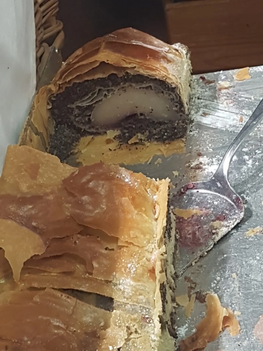 Mohn-birne-preiselbeer-strudel