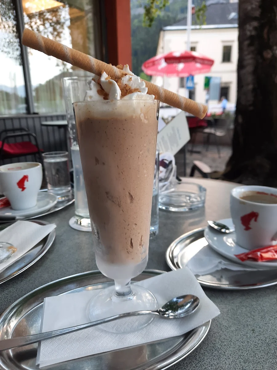 Nougat-eisbecher