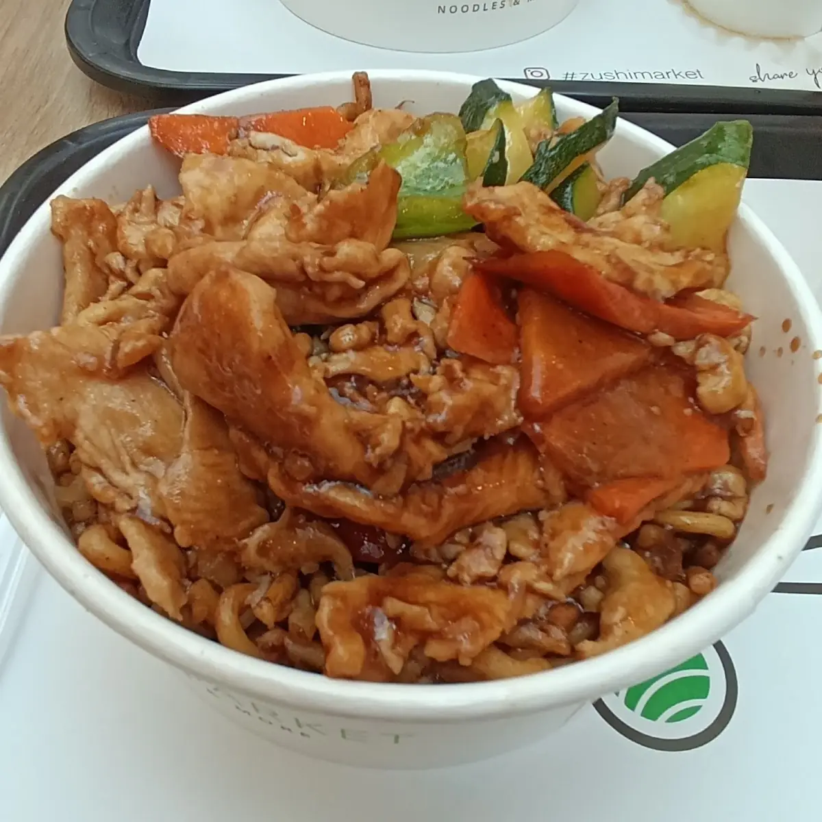 Tavuklu Domates Soslu Noodle
