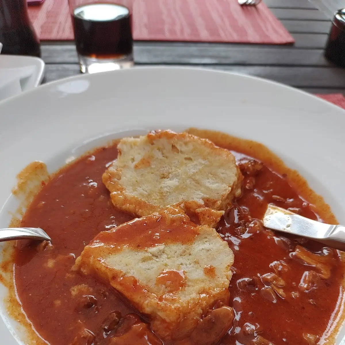 Eierschwammerlgulasch