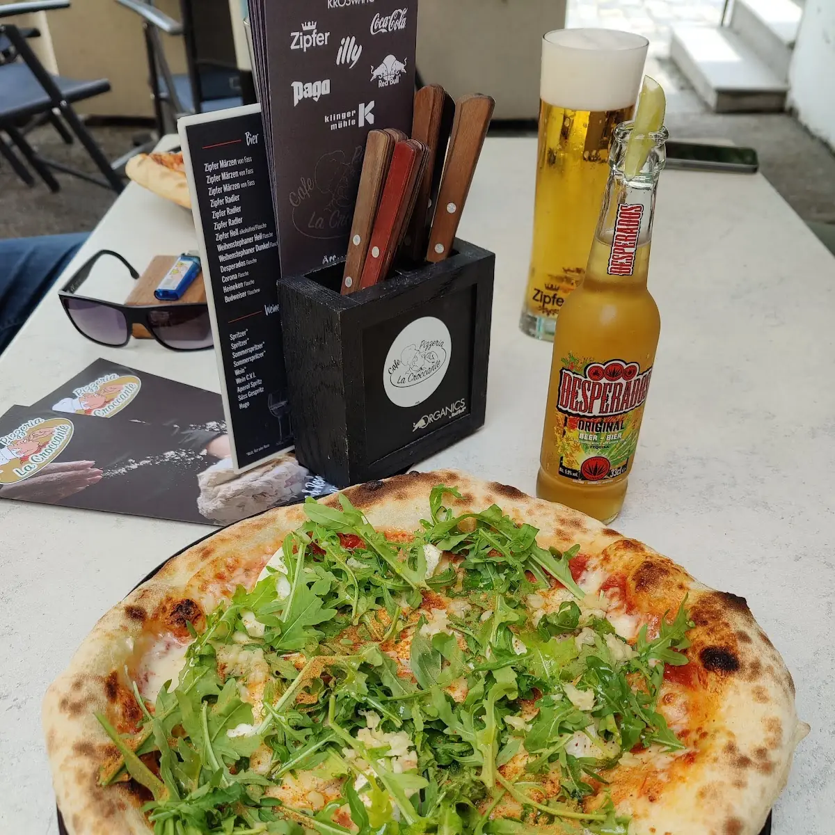 Pizza Quattro Formaggi Mit Knoblauch Chili Und Rucola