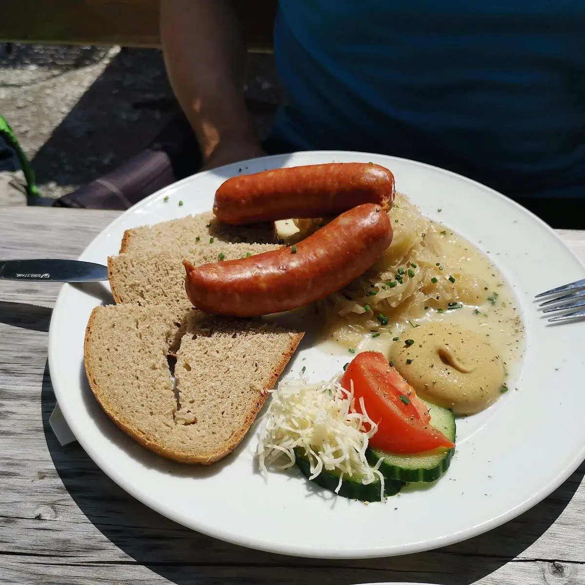 Frankfurter Mit Kraut Und Brot
