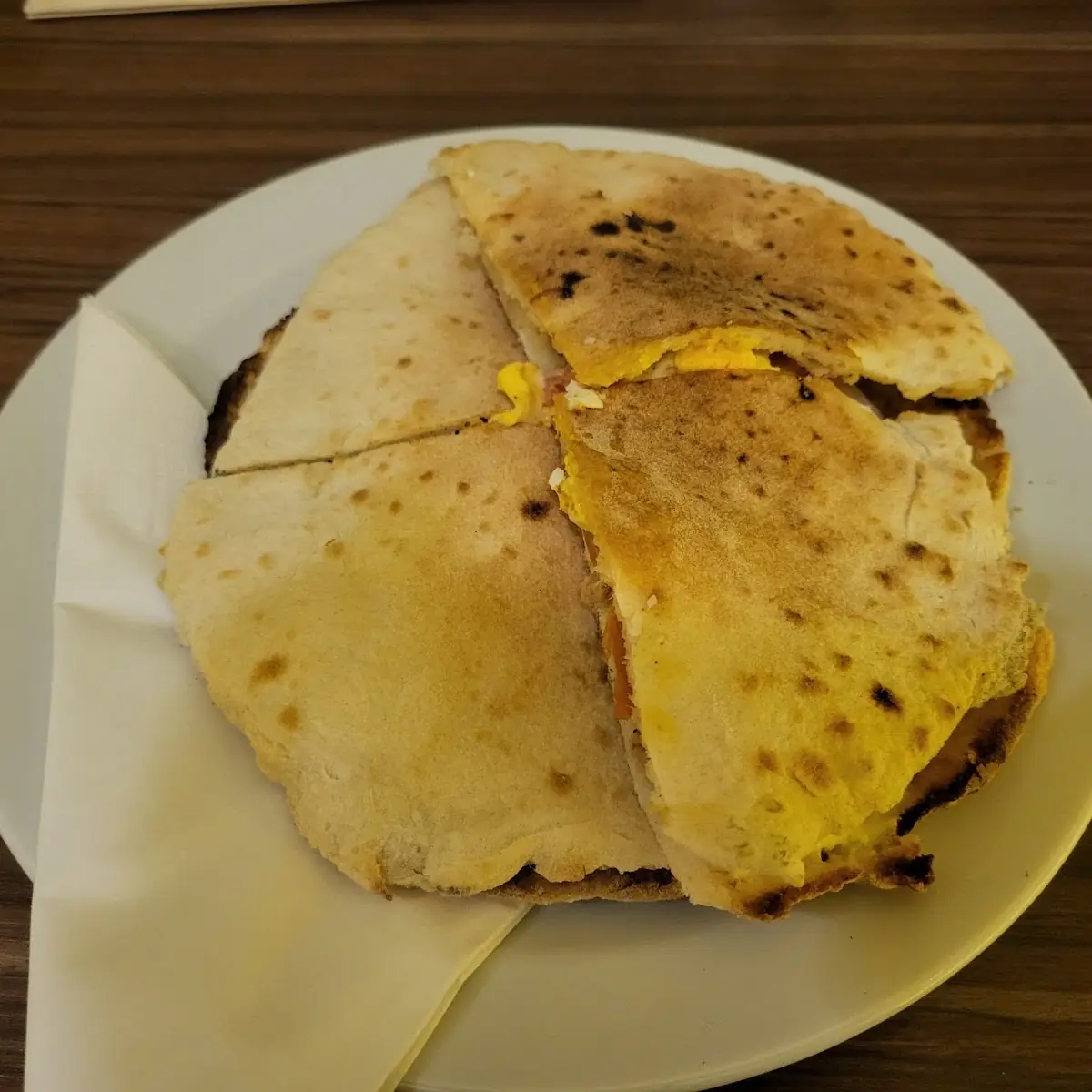 Fladenbrot Mitsauerrahm Thunfisch Zwiebel Paradeiser Und Ei