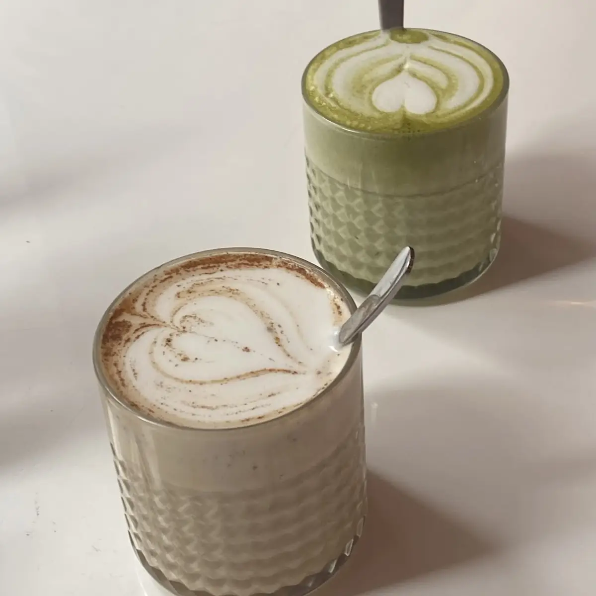 Matcha Latte Und Chai Latte