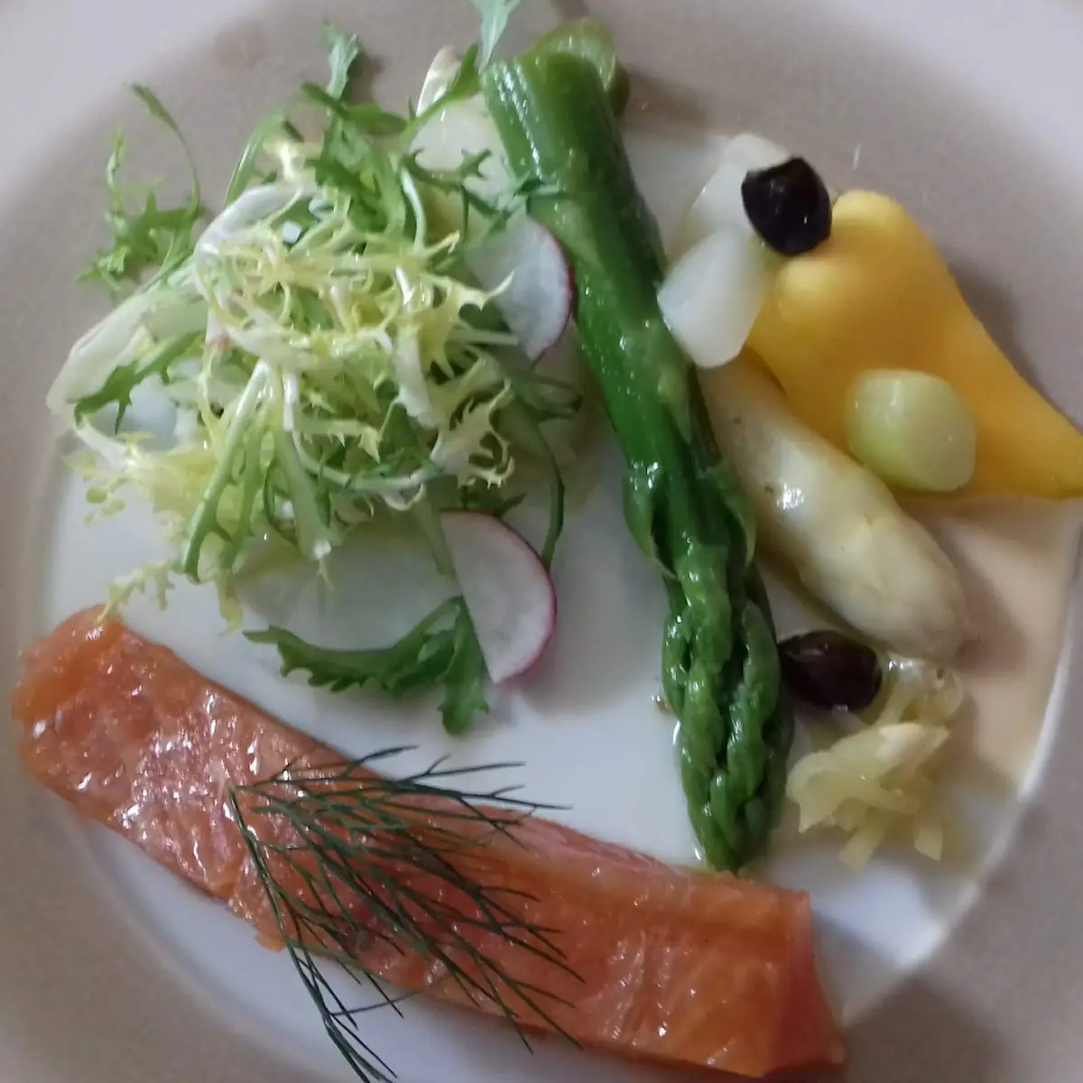 Spargel Mit Gebeiztem Lachs War Eine Tolle Variation Mit Früchten Und Salat