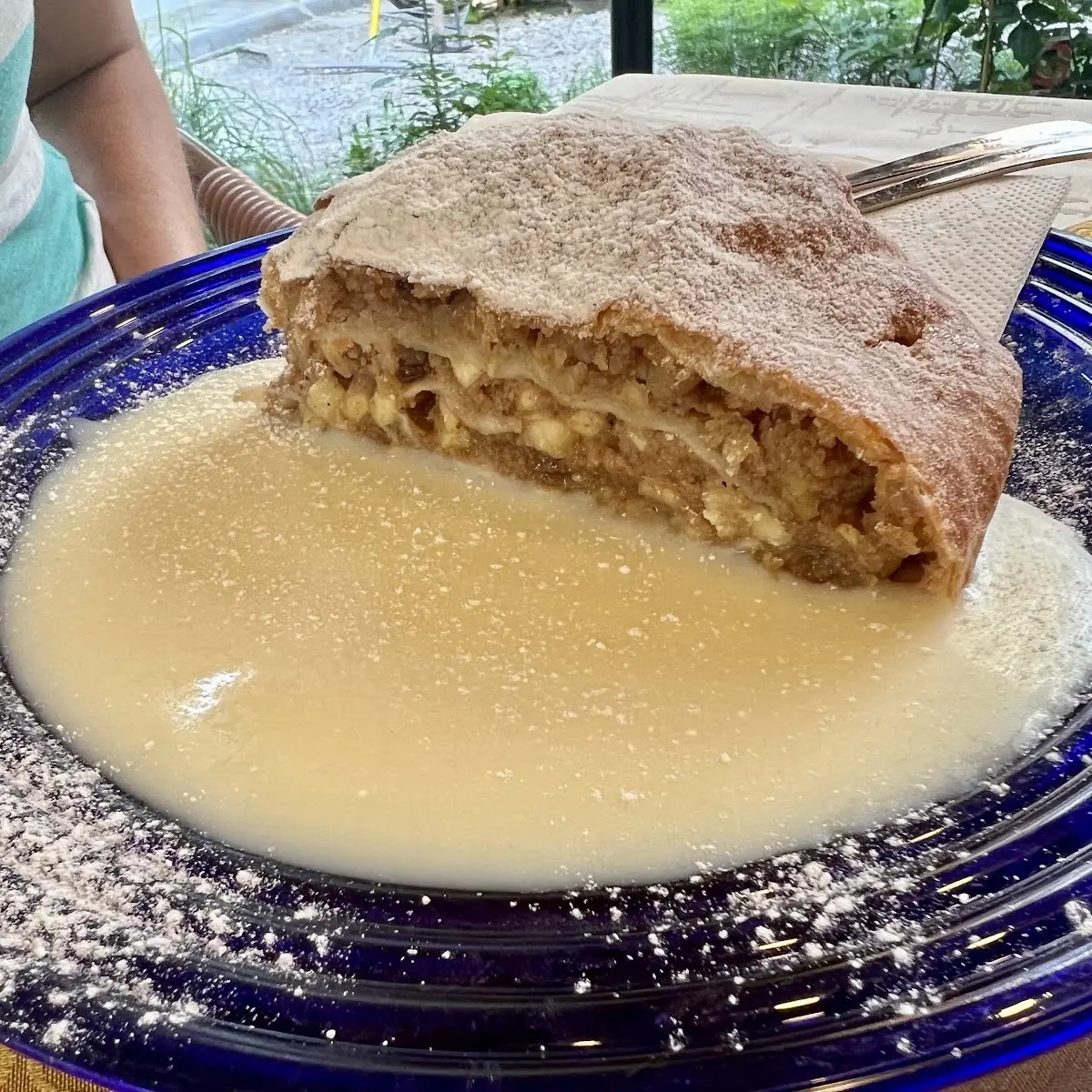 Apfelstrudel Mit Vanillesauce