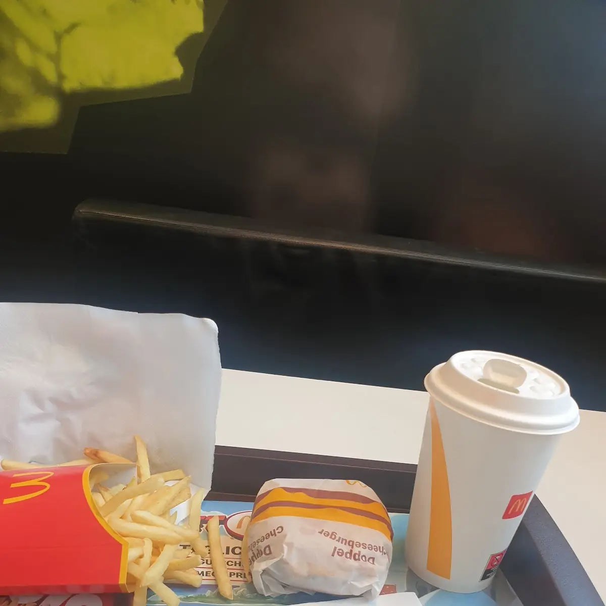 Cheeseburger Snack-salat Und Fanta