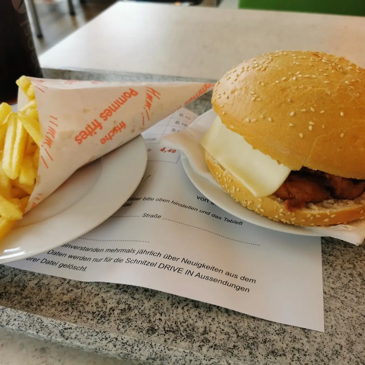 Burger - Vepřový Řízek Se Sýrem A Slaninou