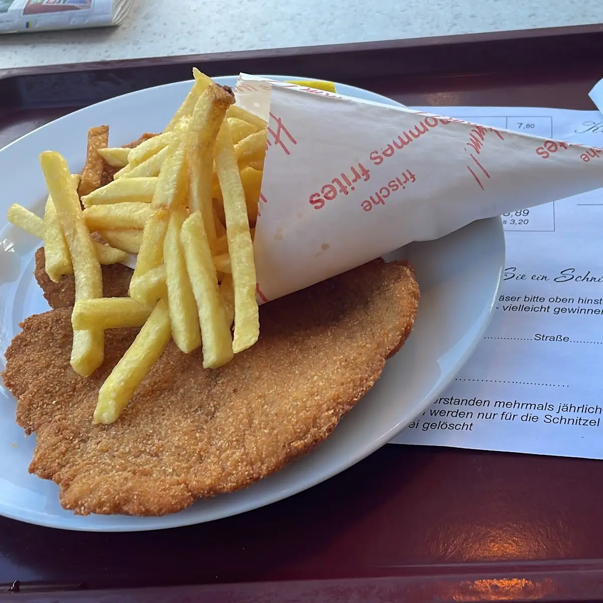 Wiener Schnitzel Mit Pommes Und Kartoffelsalat