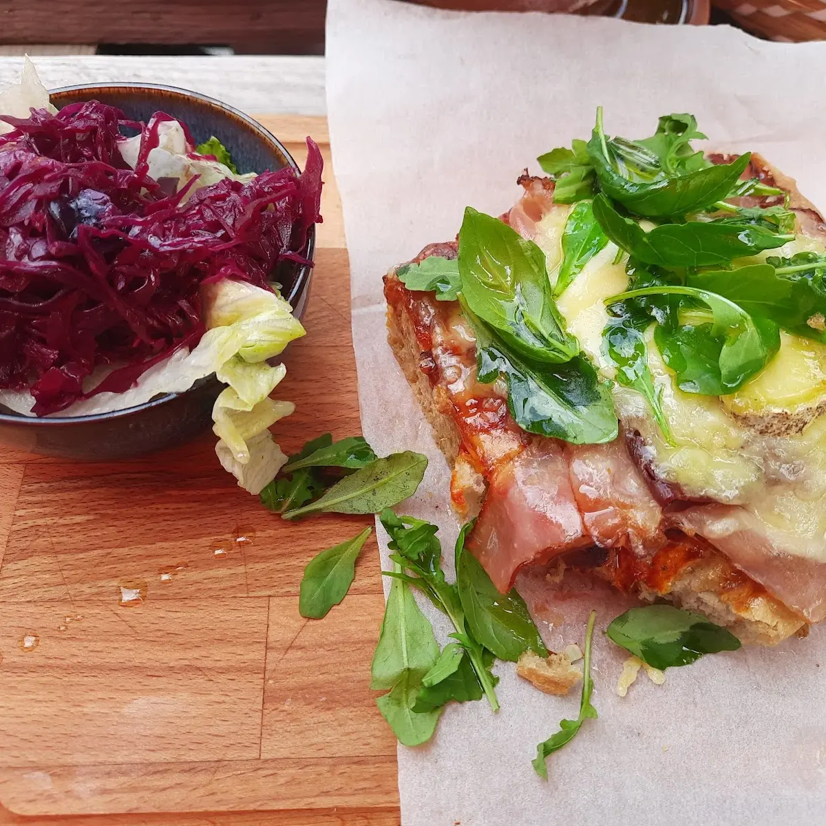 Pizza Mit Schinken Und Käse