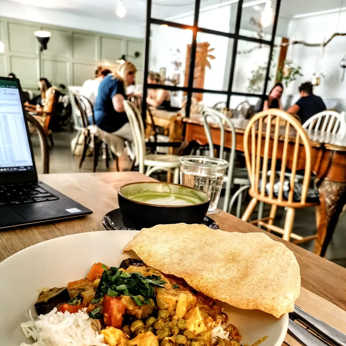 Indisches Dal Mit Naan