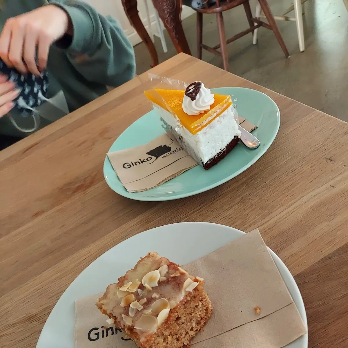 Orangen-mandel-kuchen Und Mango-kokos-torte
