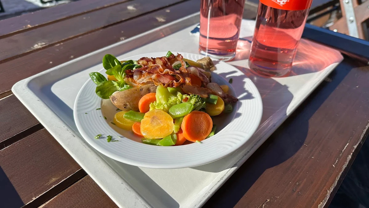 Ofenkartoffel Oskar Mit Speckstreifen, Goldried Berggasthaus