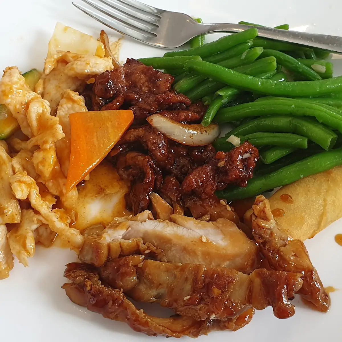 Buffet Gemischt Thai Chicken Curry
