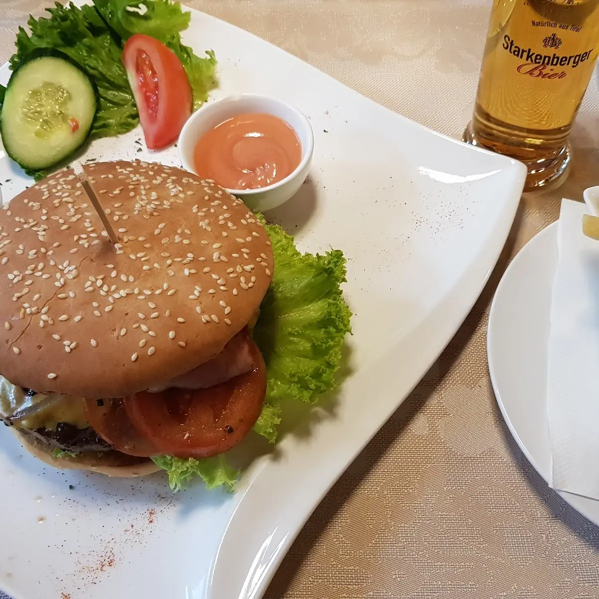 Burger Mit Pommes Frites