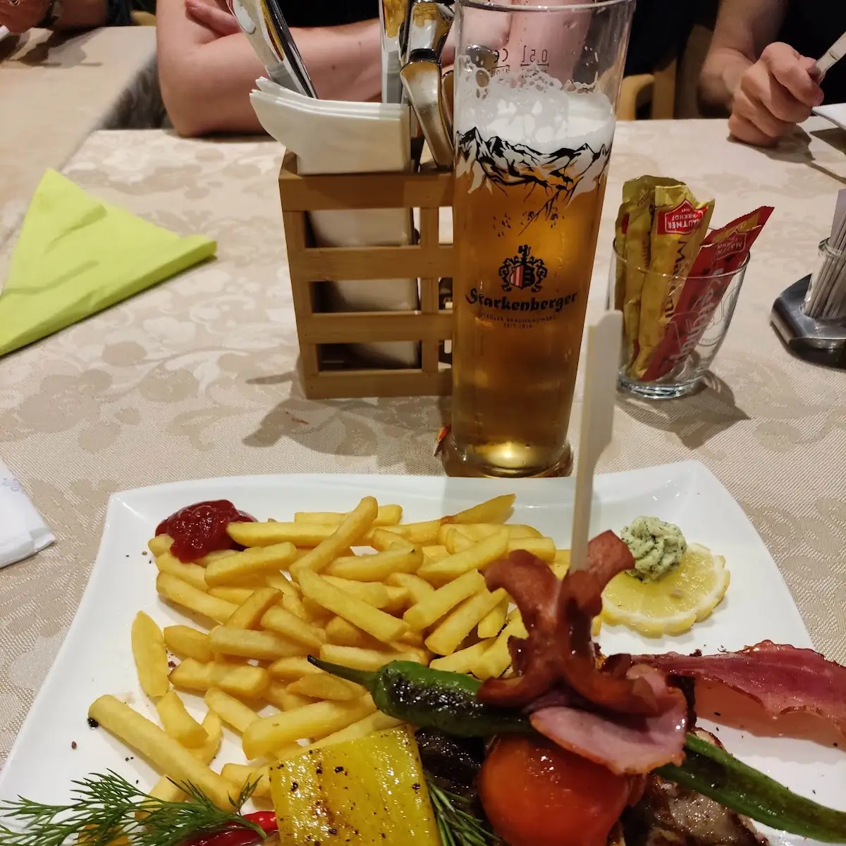 Rochus Grillteller Mit Pommes Frites