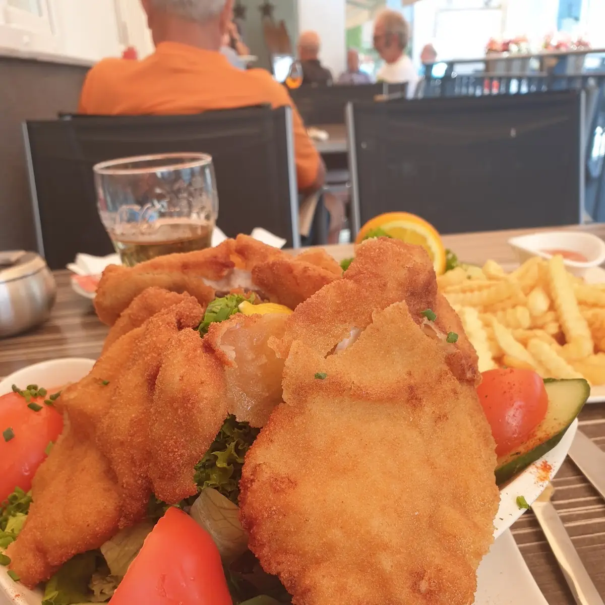 Schnitzel Mit Salat Extrem Große Portion