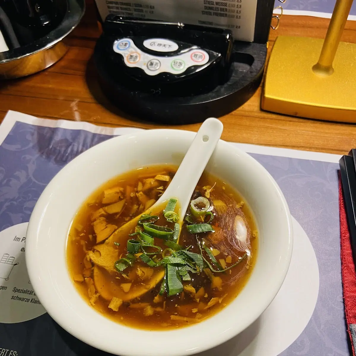 - Pikant Säuerliche Suppe