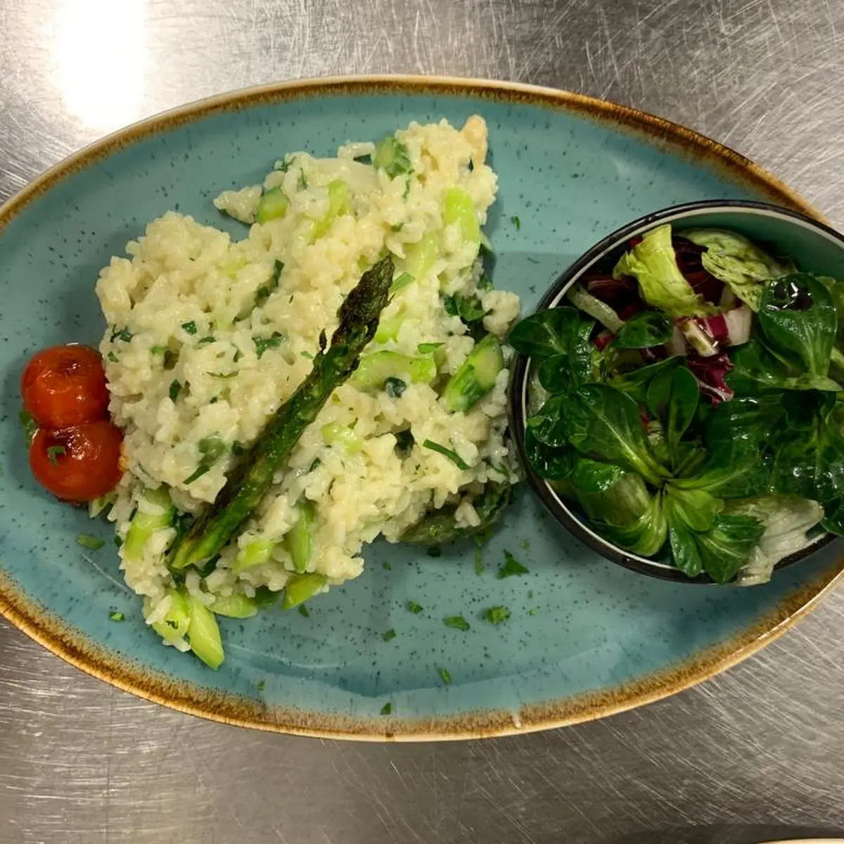 Spargelrisotto Mit Bärlauch Und Salat