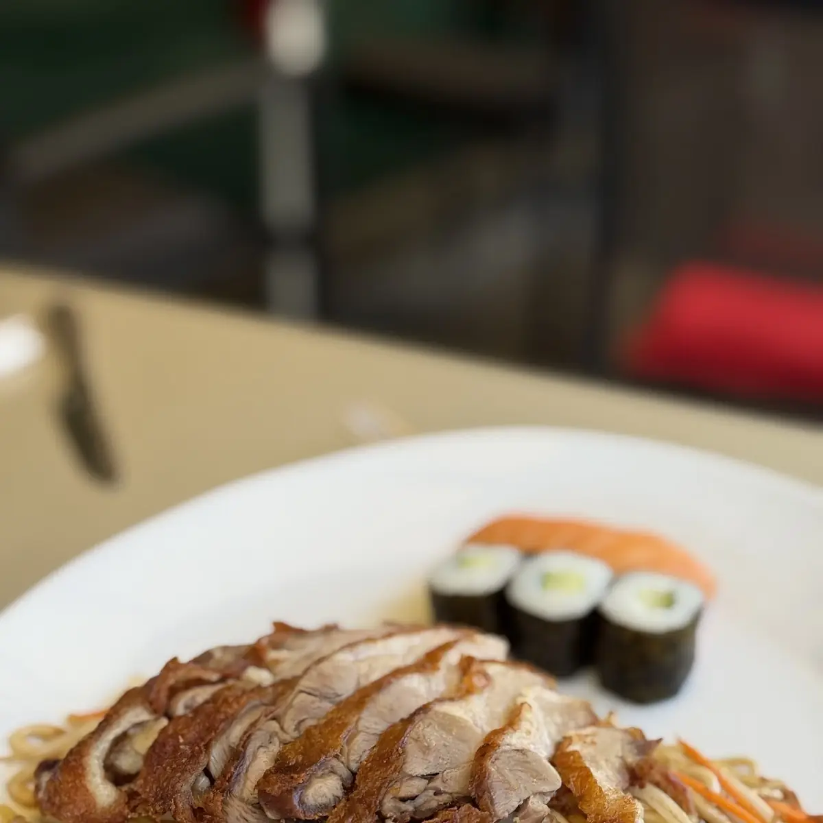 Ente Mit Nudeln Gemüssestreifen