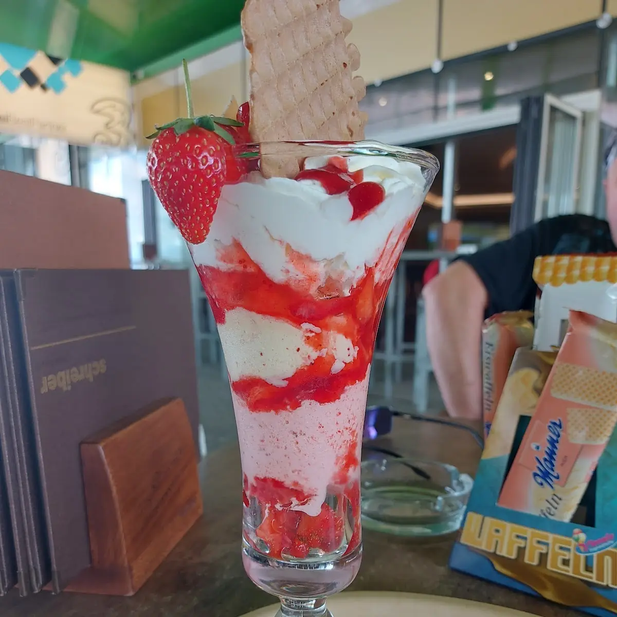 Erdbeerbecher