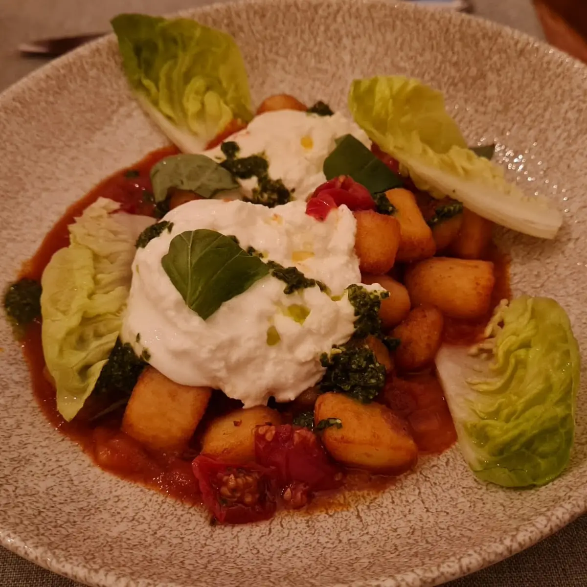 Erdäpfelgnocchi Mit Burrata Und Tomatensauce