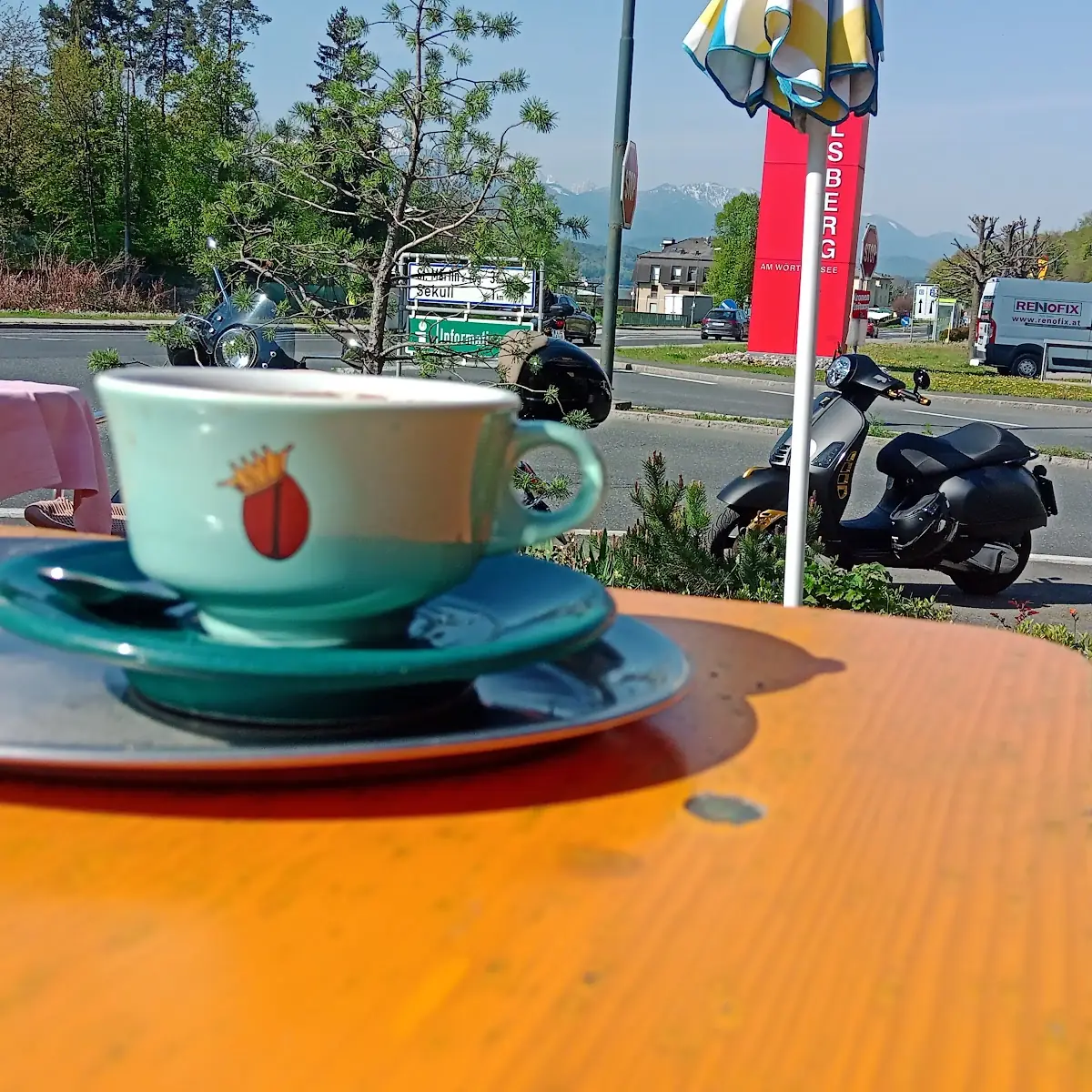 Warm Up Cafe